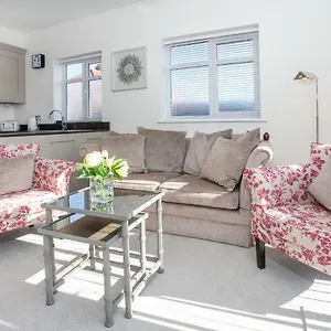 White House Apartments-free Parking 1 Car Per Apartment York